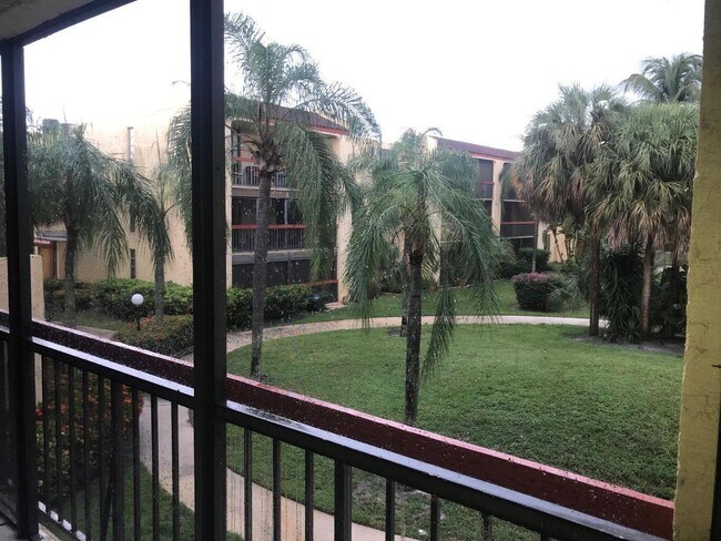 Building Photo - 733 SE 1st Way