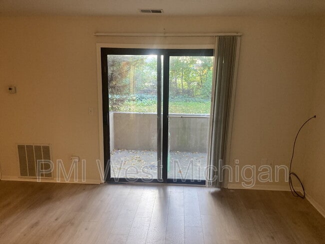 Building Photo - 6043 In the Pines Dr SE