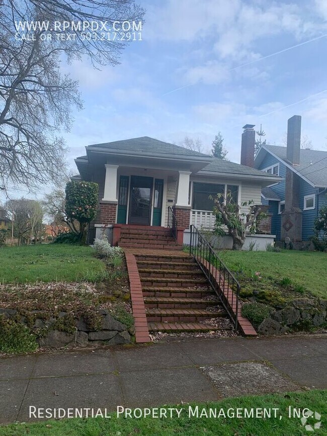 Building Photo - 1928 Laurelhurst Bungalow on Corner Lot