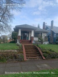 Building Photo - 1928 Laurelhurst Bungalow on Corner Lot