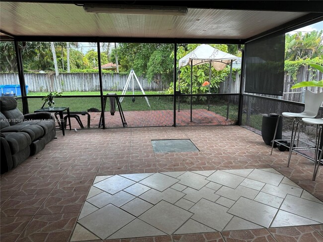 Building Photo - 6420 SW 18th Terrace