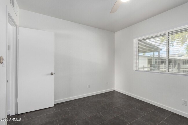 Building Photo - 749 E Montebello Ave