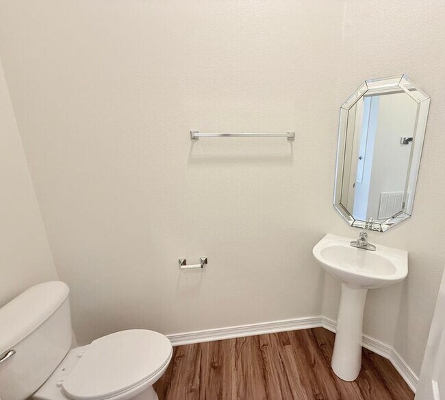 Building Photo - 5851 Chi Chi Cir