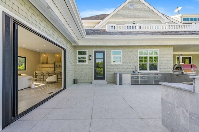 Building Photo - 127 Greenleaf Ln