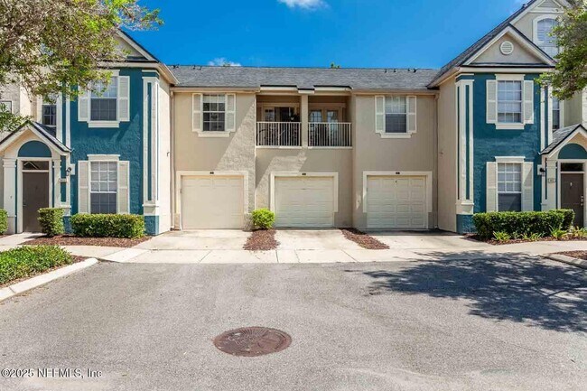 Building Photo - 13700 Richmond Park Dr N