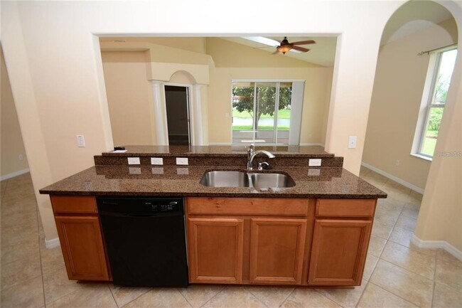 Building Photo - 40 Arrowhead Dr