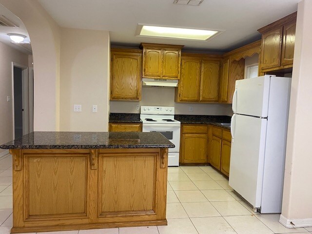 KITCHEN WITH ISLAND - 1700 Bronze