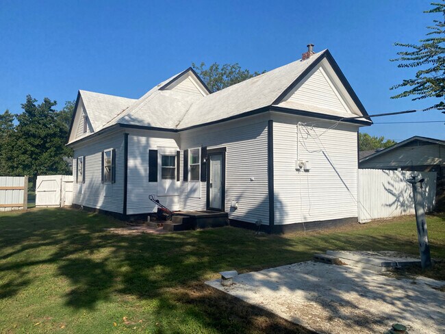 Building Photo - 309 N Louisa Ave