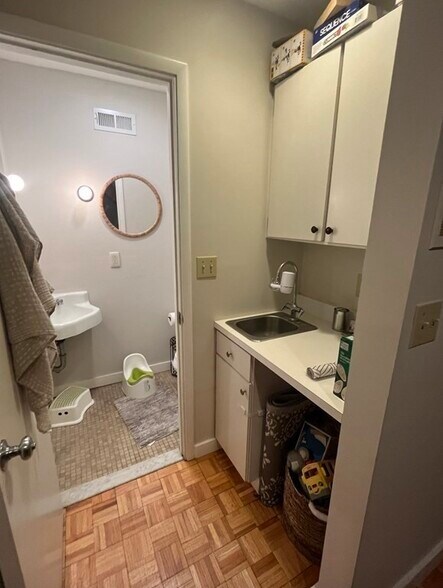 Building Photo - 10 Fresh Pond Pl