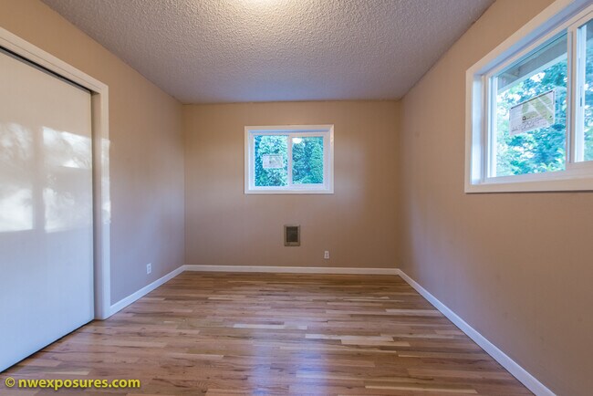 Building Photo - 12025 SW 64th Ave