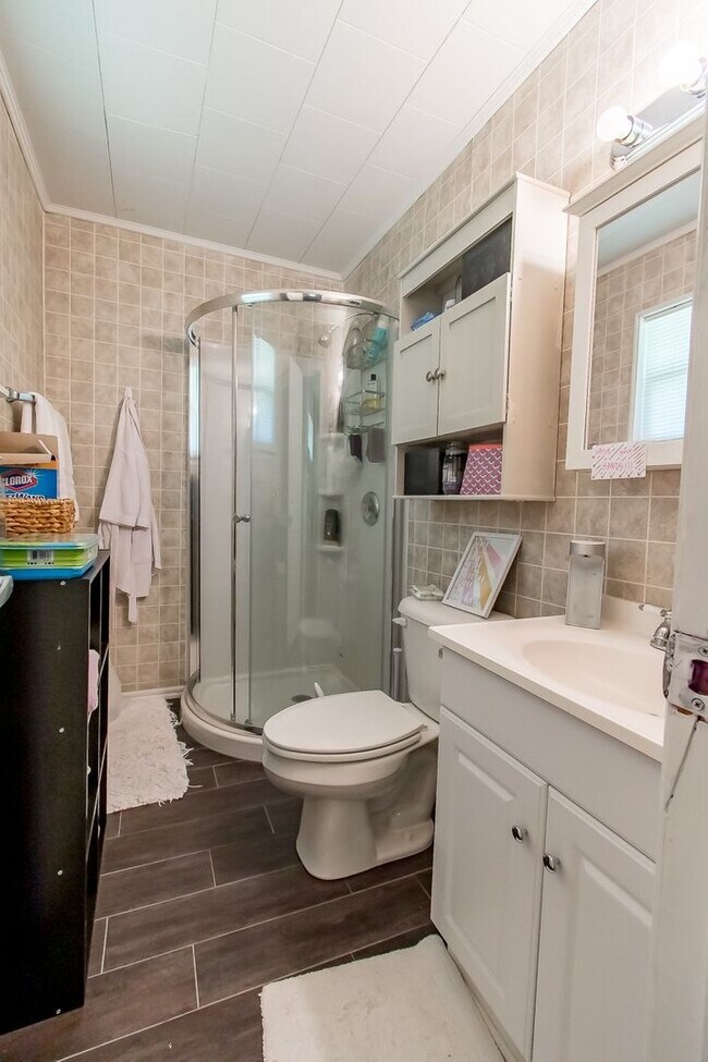 Building Photo - 3 Bedroom 2 Bath Home Walking Distance to Campus!