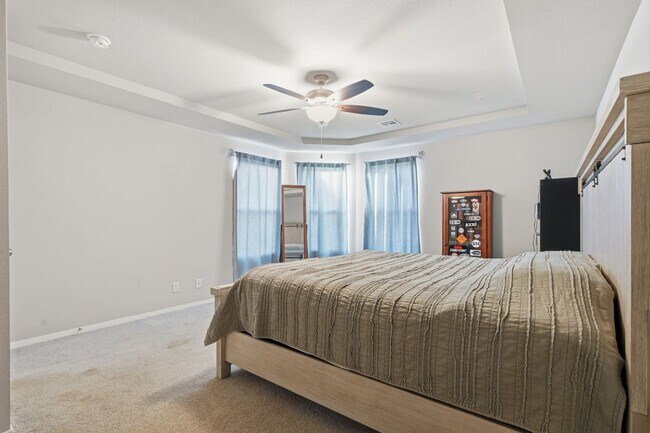 Building Photo - Welcome to this exceptionally well maintained like new home located in the Estates at Morrow Place