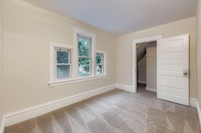 Building Photo - 2939 Russell Ave N