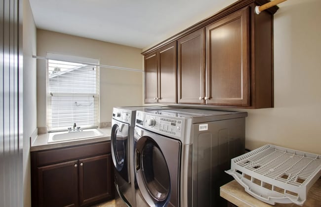 Building Photo - 253 NE Sloane Way