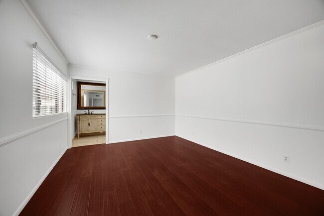 Building Photo - 3 Bed, 3 Bath townhome in Woodbridge Village