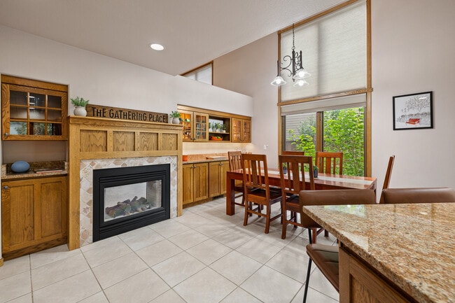 Building Photo - 23679 Dogleg Dr