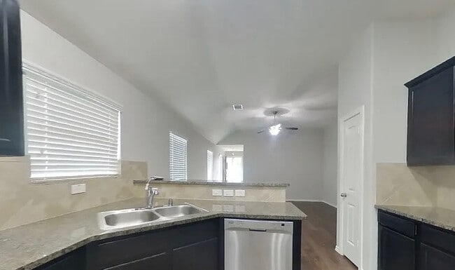 Building Photo - 700 Harris Ridge Dr