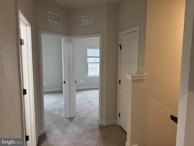 Building Photo - 10323 Quillback St