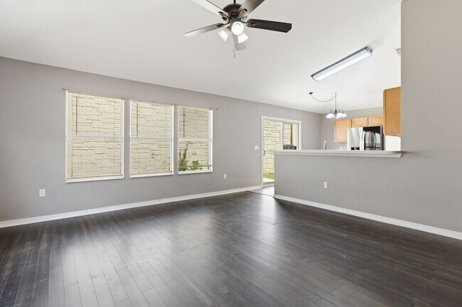 Building Photo - 3 Bedroom in Crestview!!