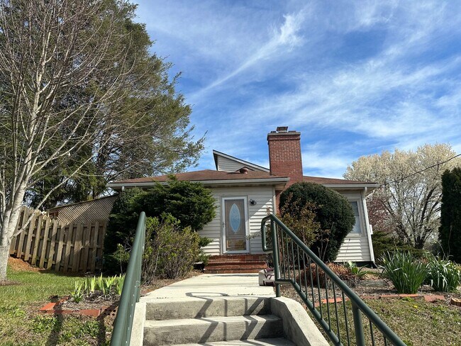 Building Photo - Unique 4 Bedroom with 2 Car Garage and out...