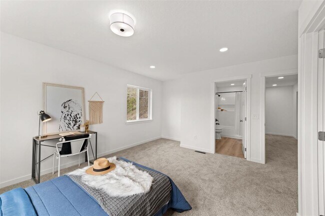 Building Photo - Brand New 2 Bed, 2 Bath Townhouse w/ a View!