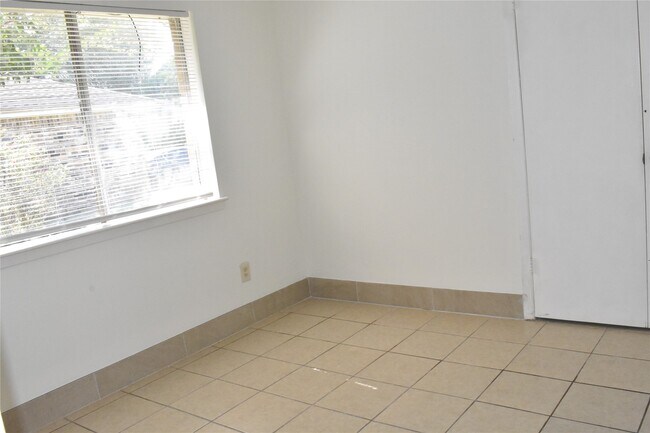 Building Photo - 7215 Caracas Dr