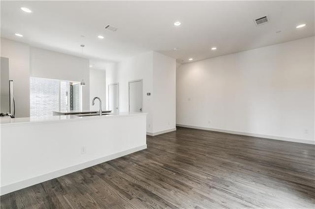 Building Photo - 2290 N Fitzhugh Ave