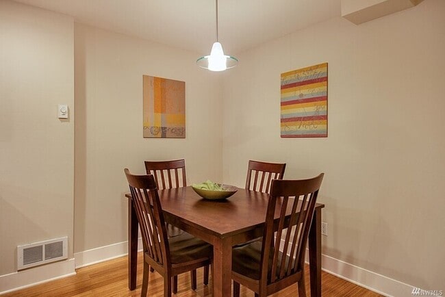 Building Photo - 3841 Woodland Park Ave N