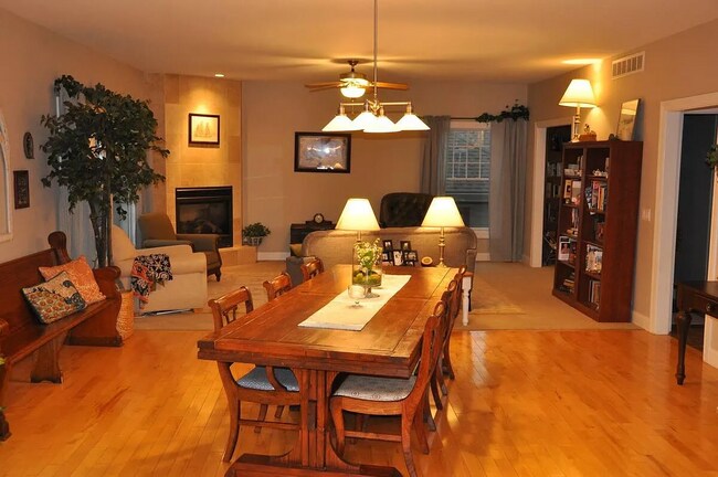 Building Photo - 4627 Sunburst Dr