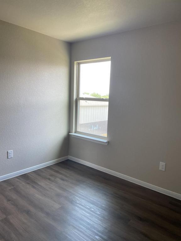 Building Photo - 512 Raymond St