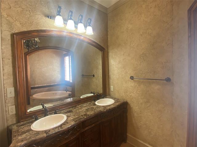 Building Photo - 14 Tennis Village Dr