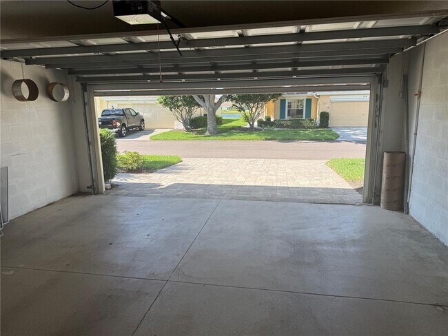 Building Photo - 2217 Brookfield Greens Cir