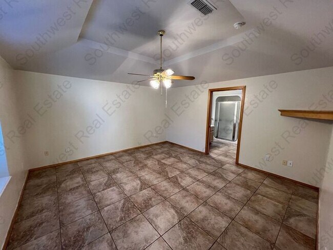 Building Photo - Beautiful 2 Bedroom 2 Bathroom Home- Colonial Park Area