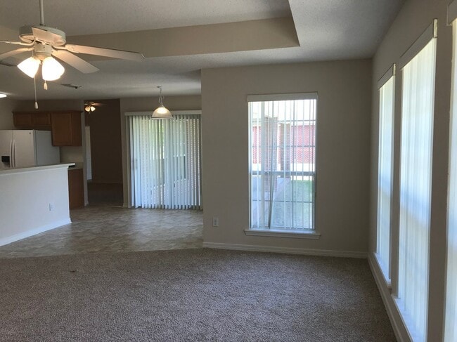 Building Photo - 2642 Hidden Creek Dr