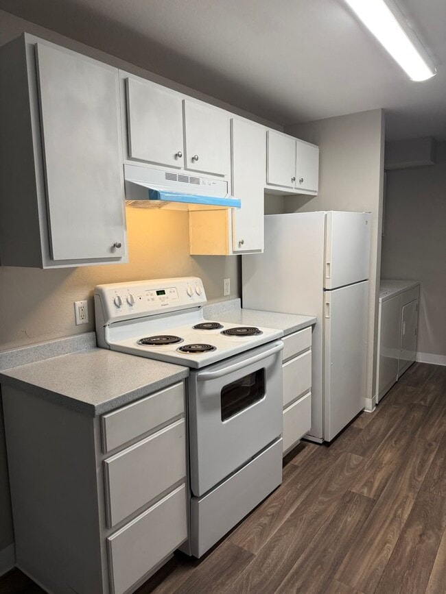 Building Photo - Powell Court Apartments