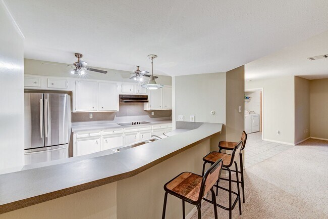 Building Photo - Charming 3-Bedroom Townhome in Prime Memor...