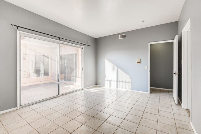 Building Photo - Immaculate 2 bedroom condo with all the ap...