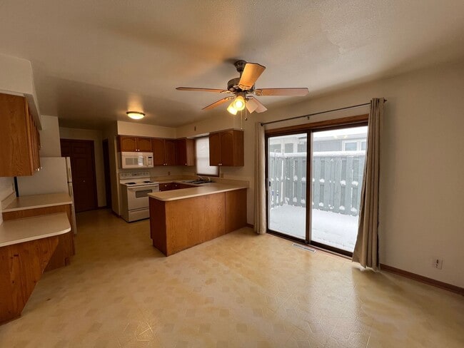 Building Photo - 602-614 Brown Street