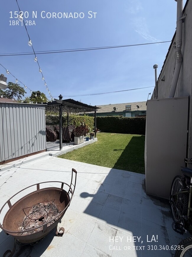 Building Photo - 1520 N Coronado St