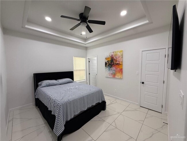 Building Photo - 9 B W St