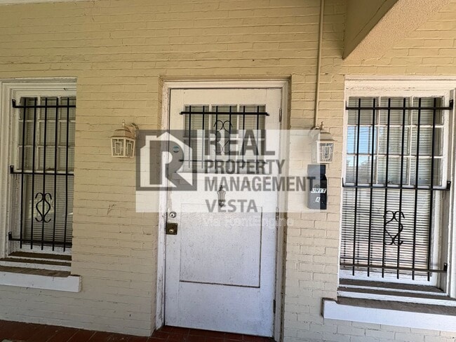 Building Photo - 2585 Napier Ave