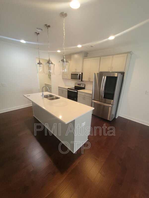Building Photo - 255 Ismal Dr SW