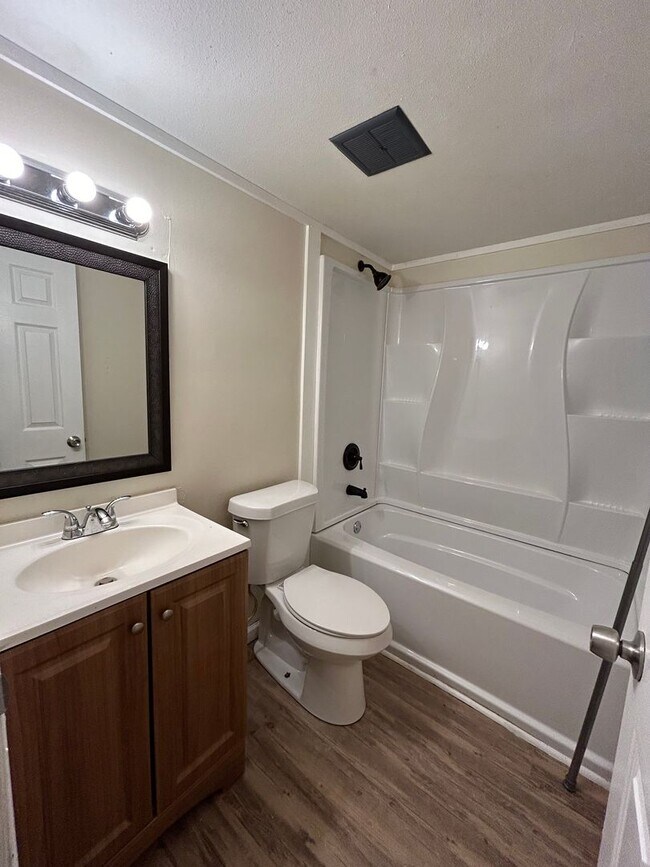 Building Photo - 73 Spence Ave