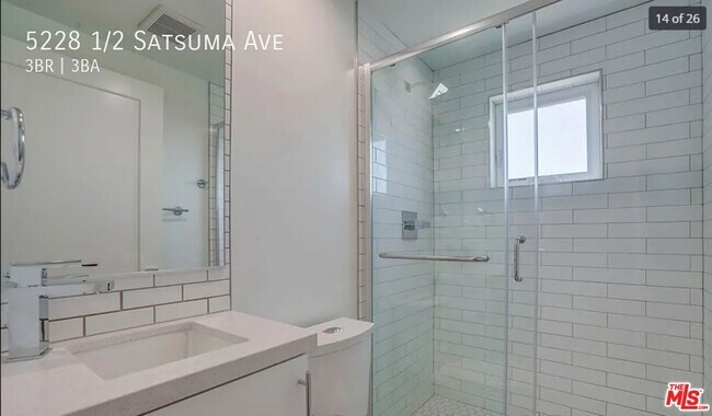 Building Photo - 5228 Satsuma Ave