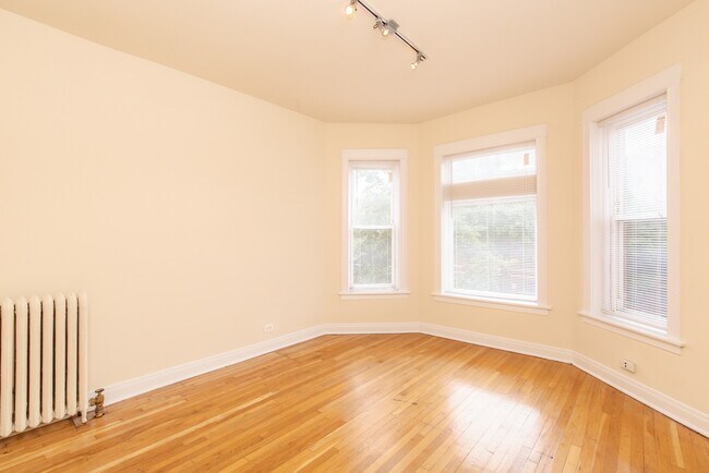 Building Photo - 4607 N Ashland Ave