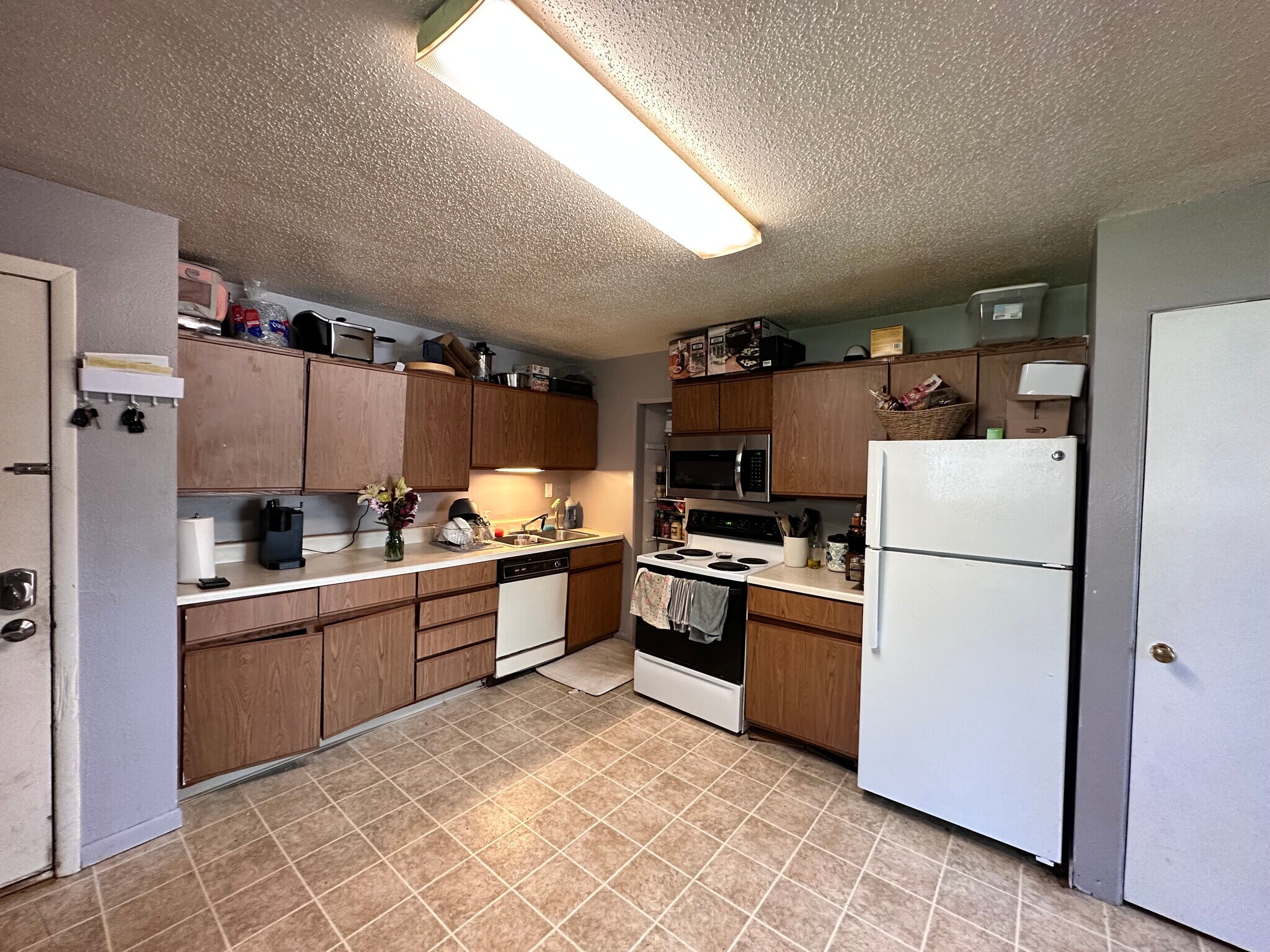 Building Photo - 131 Elm St