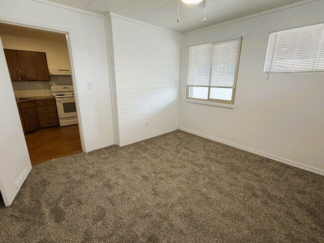 Building Photo - 265 N Oregon St