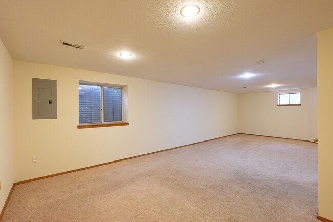Building Photo - 7206 N Hamilton St