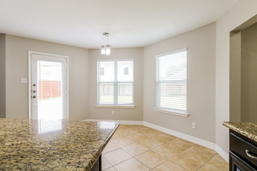 Building Photo - 3611 Lanesborough Dr
