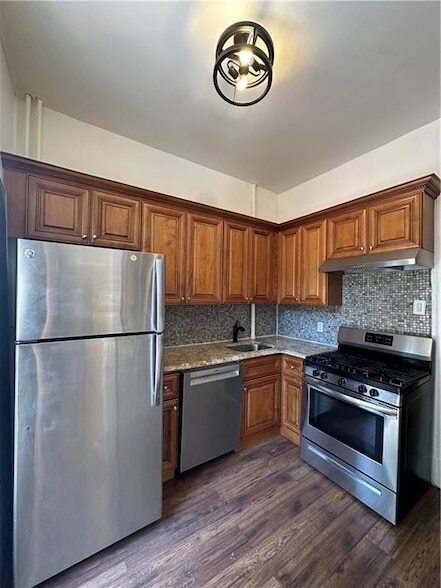 Building Photo - 580A Quincy St